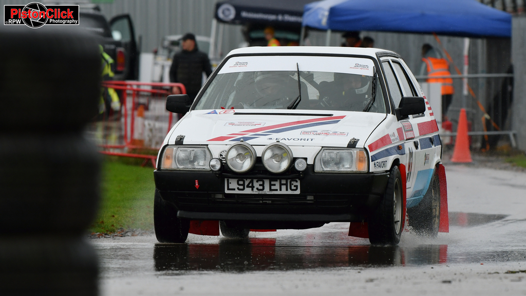 Phil Hall and Nathalie Kelly Rutten in the number 91 RAF Motorsport Skoda Favorit 
