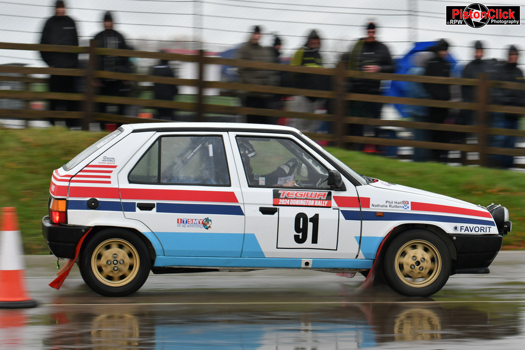 Phil Hall and Nathalie Kelly Rutten in the number 91 RAF Motorsport Skoda Favorit 