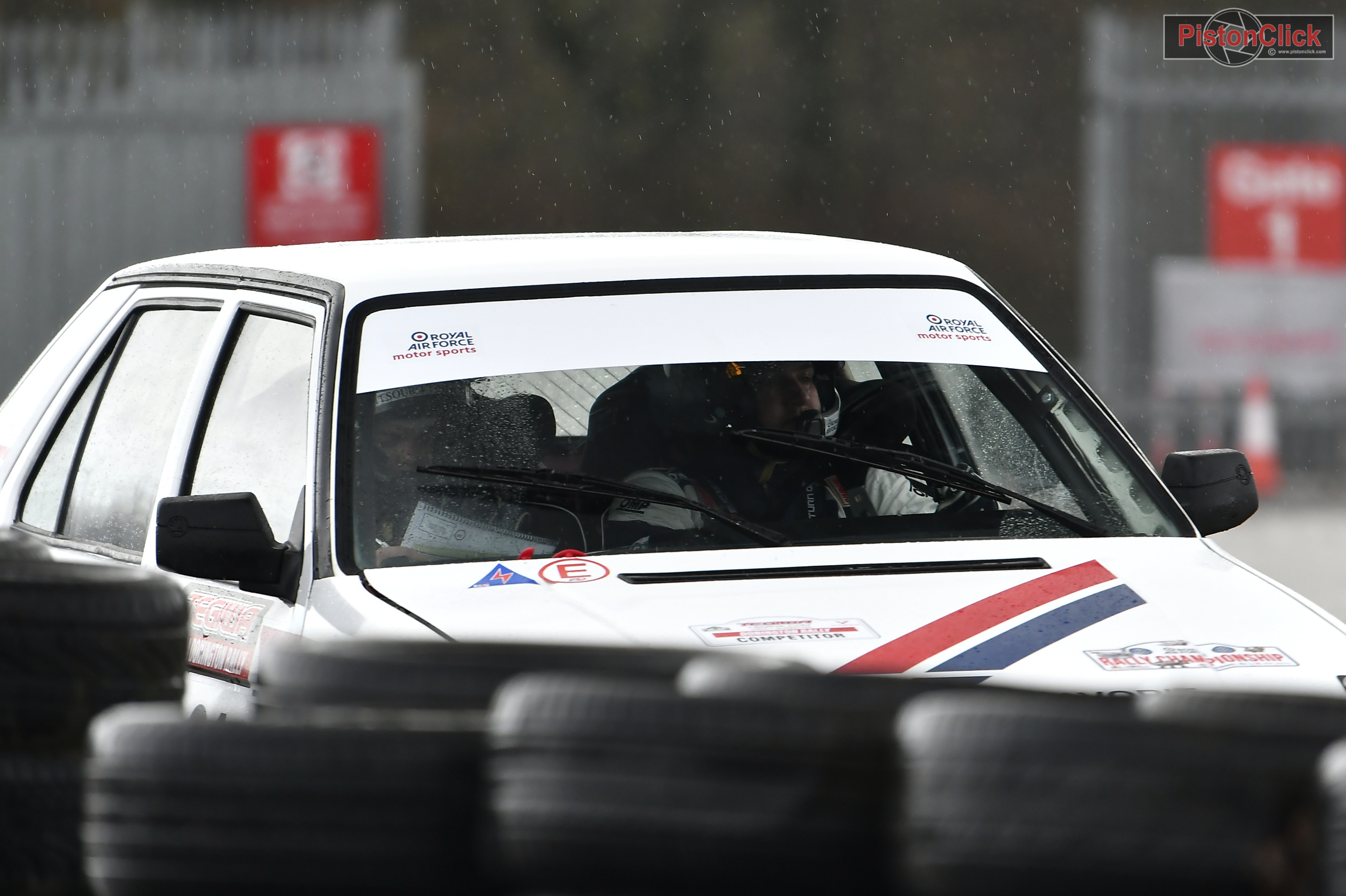 Phil Hall and Nathalie Kelly Rutten in the number 91 RAF Motorsport Skoda Favorit 