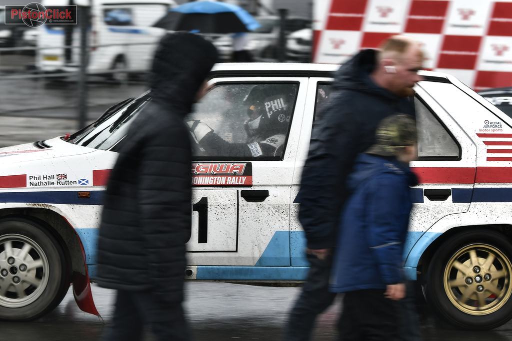 Phil Hall and Nathalie Kelly Rutten in the number 91 RAF Motorsport Skoda Favorit 