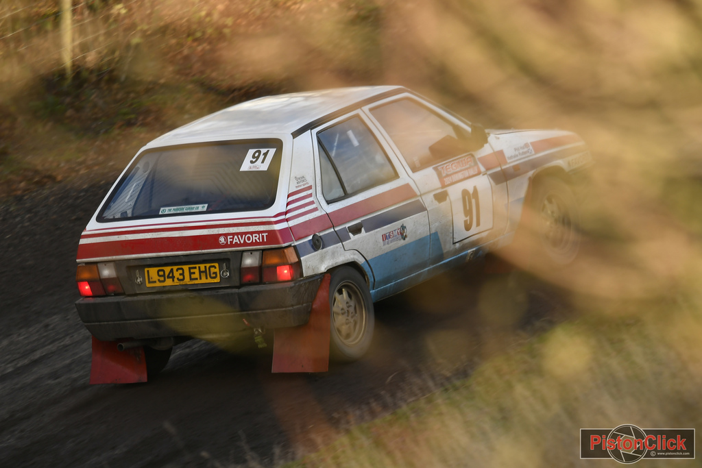 Phil Hall and Nathalie Kelly Rutten in the number 91 RAF Motorsport Skoda Favorit 