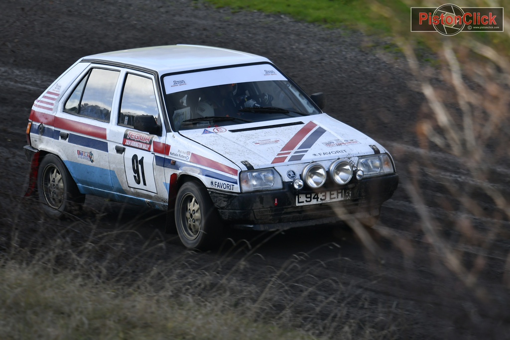 Phil Hall and Nathalie Kelly Rutten in the number 91 RAF Motorsport Skoda Favorit 