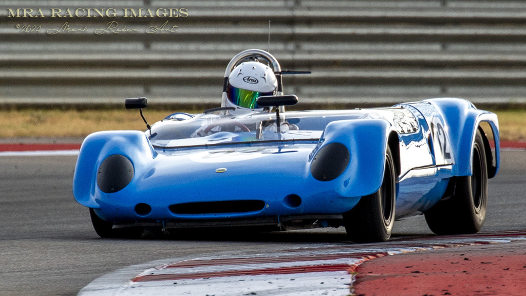 Group 4-5b-8-12b Helmet Race Circuit of the Americas Speedtour