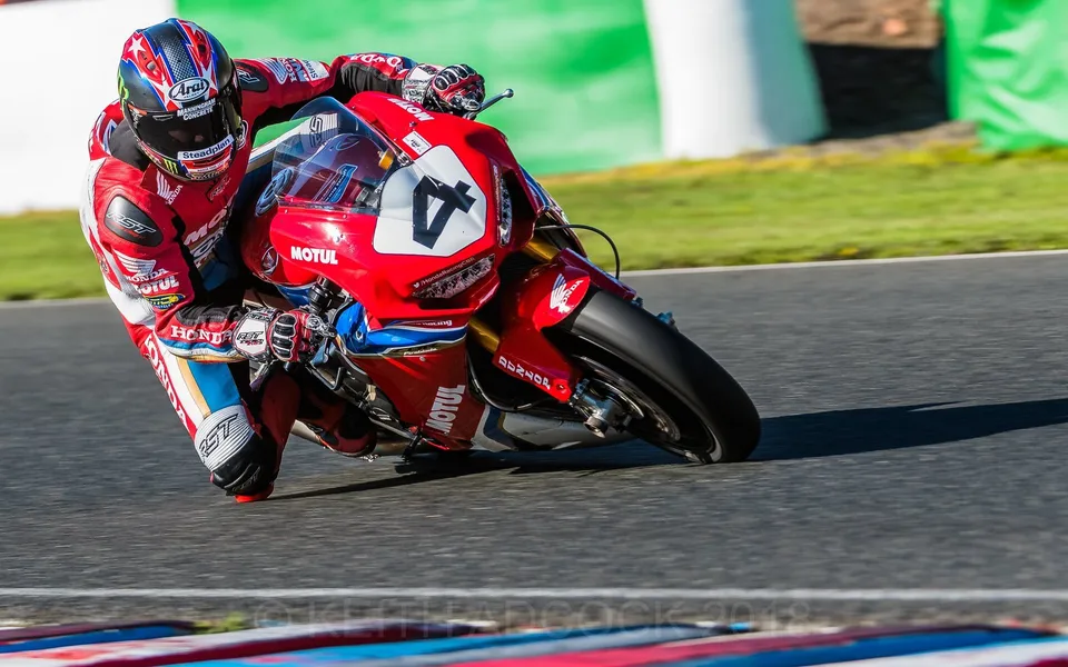 Ian Hutchinson Race of the year Mallory Park 2018