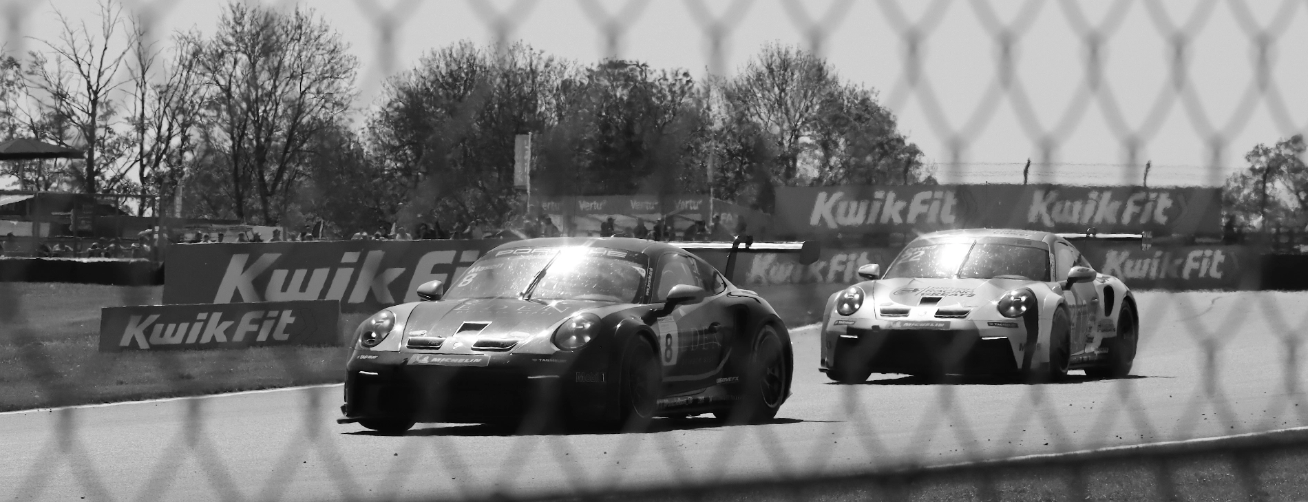 taking motorsport pictures through a safety fence