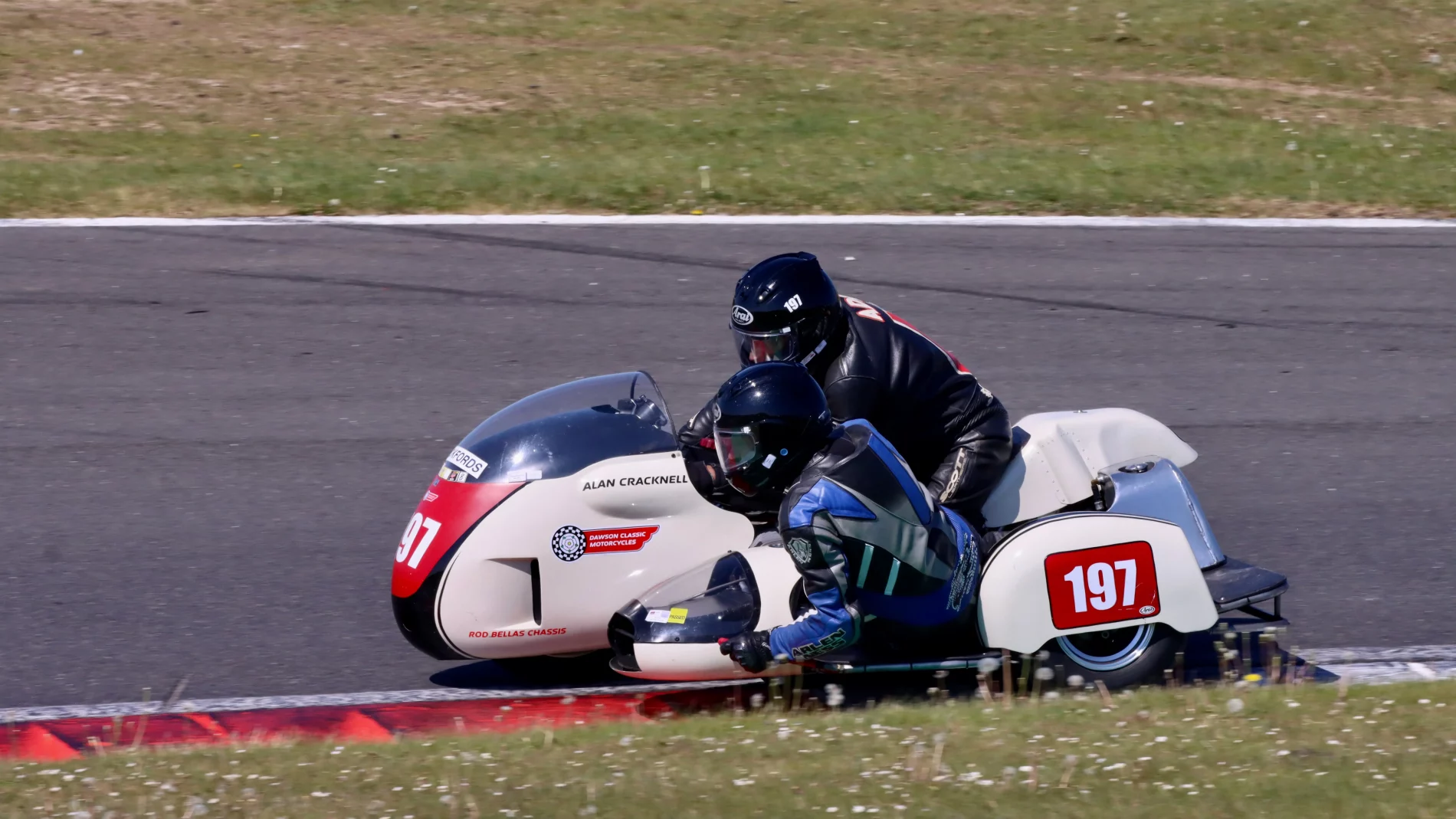 sidecars at cadwell park