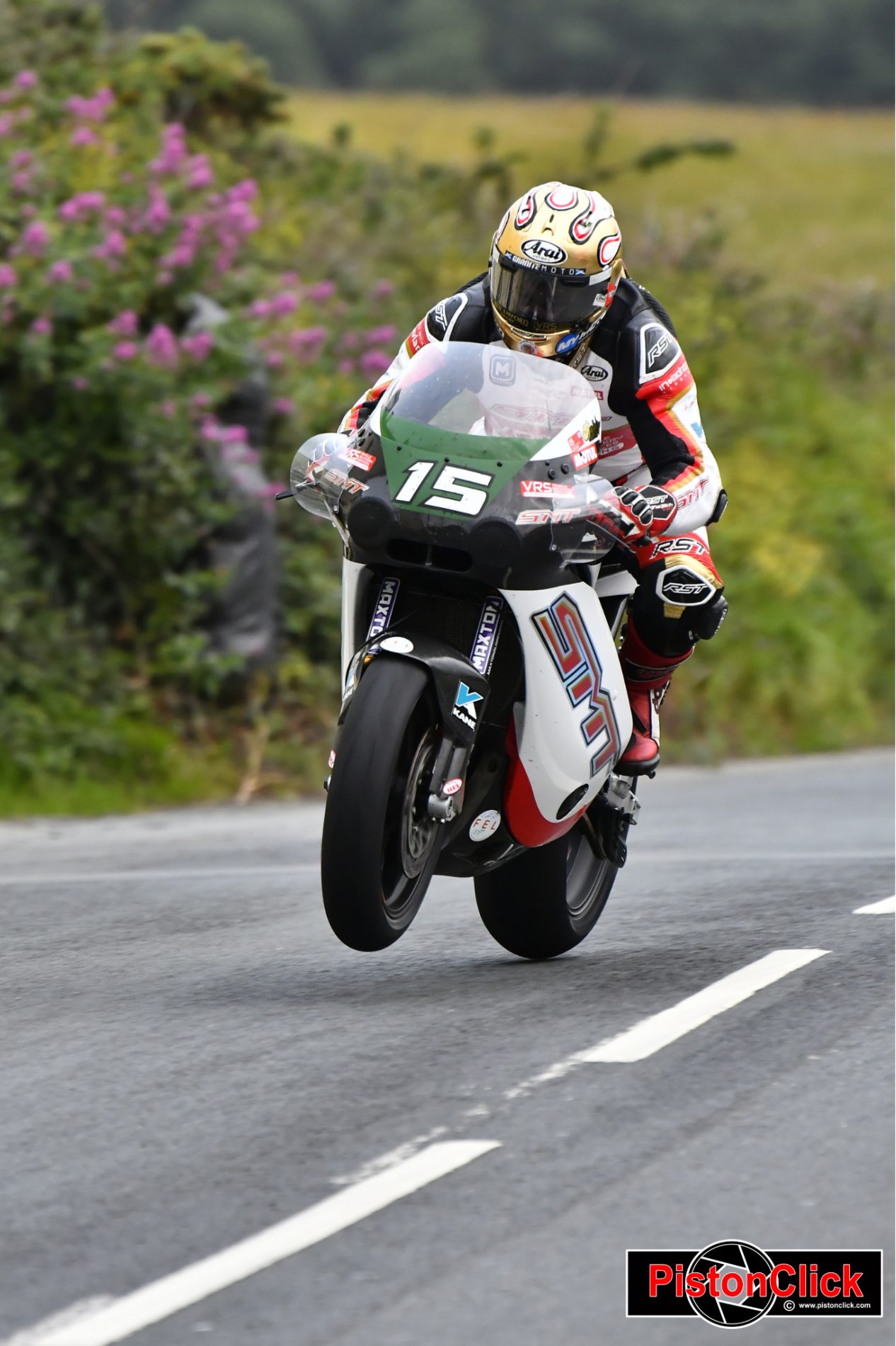 Rob Hodson third I the IoM TT Supertwins race 1