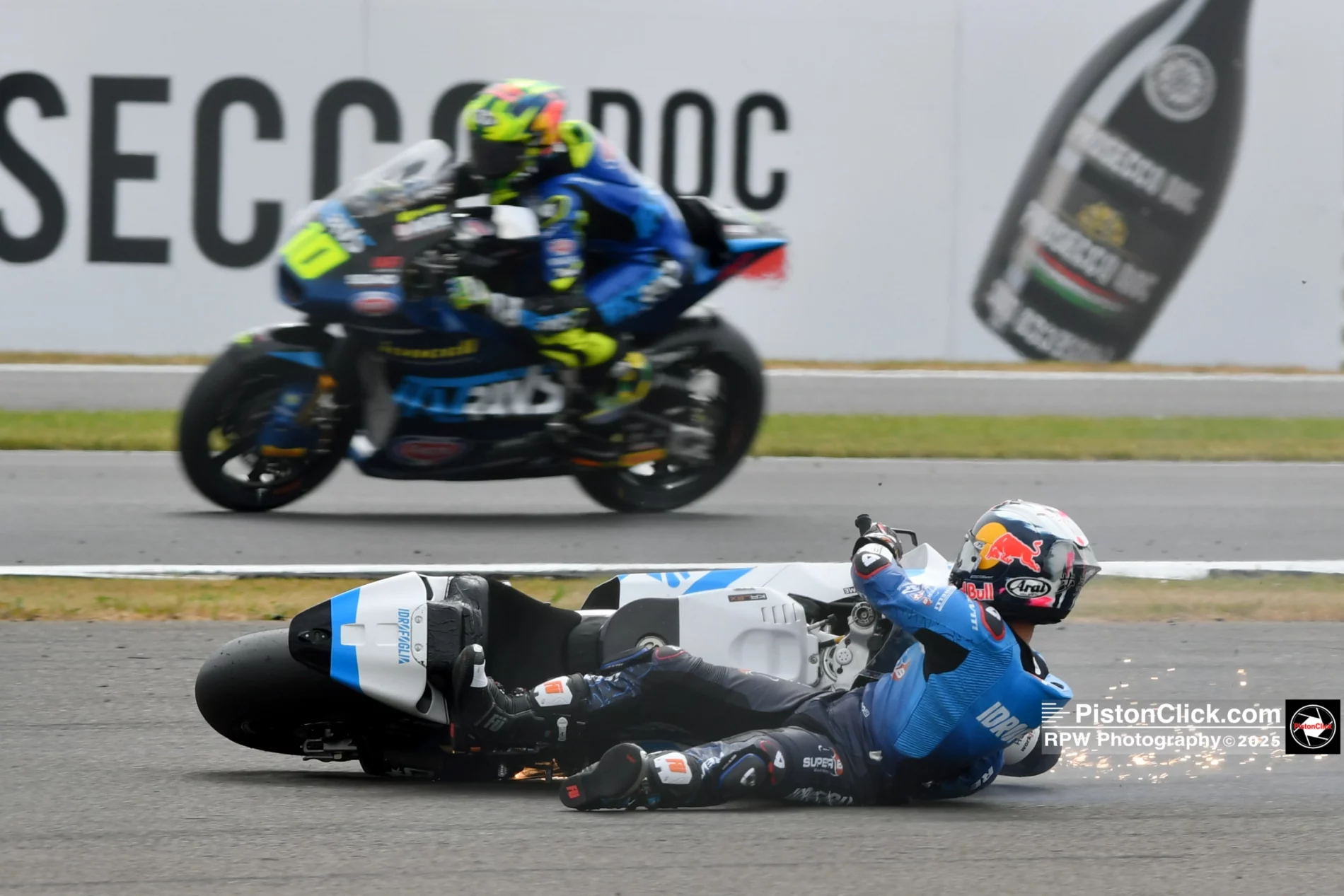 Ayumu Sasaki crashes in Moto2 at Silverstone 2025