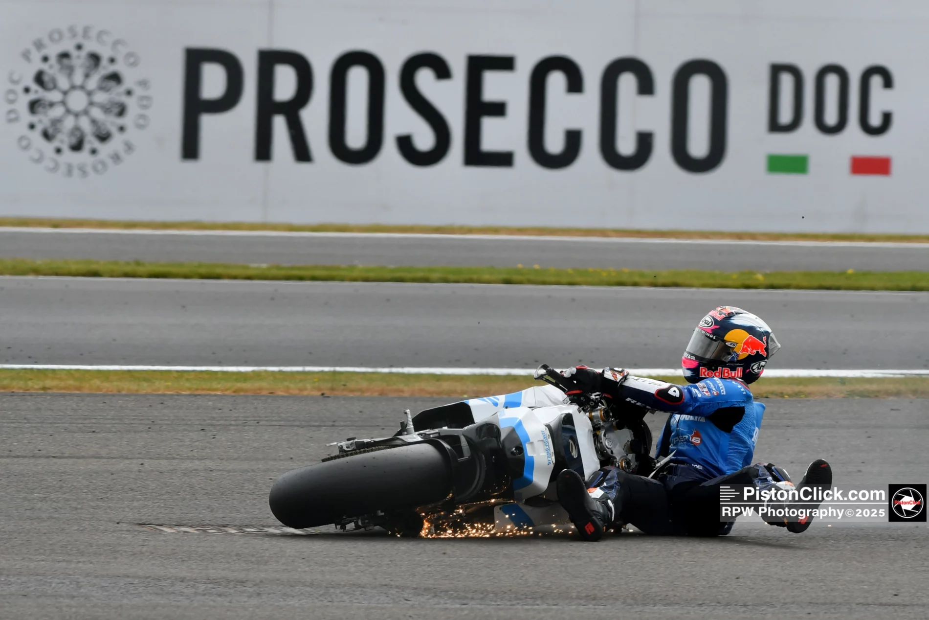 Ayumu Sasaki crashes in Moto2 at Silverstone 2025