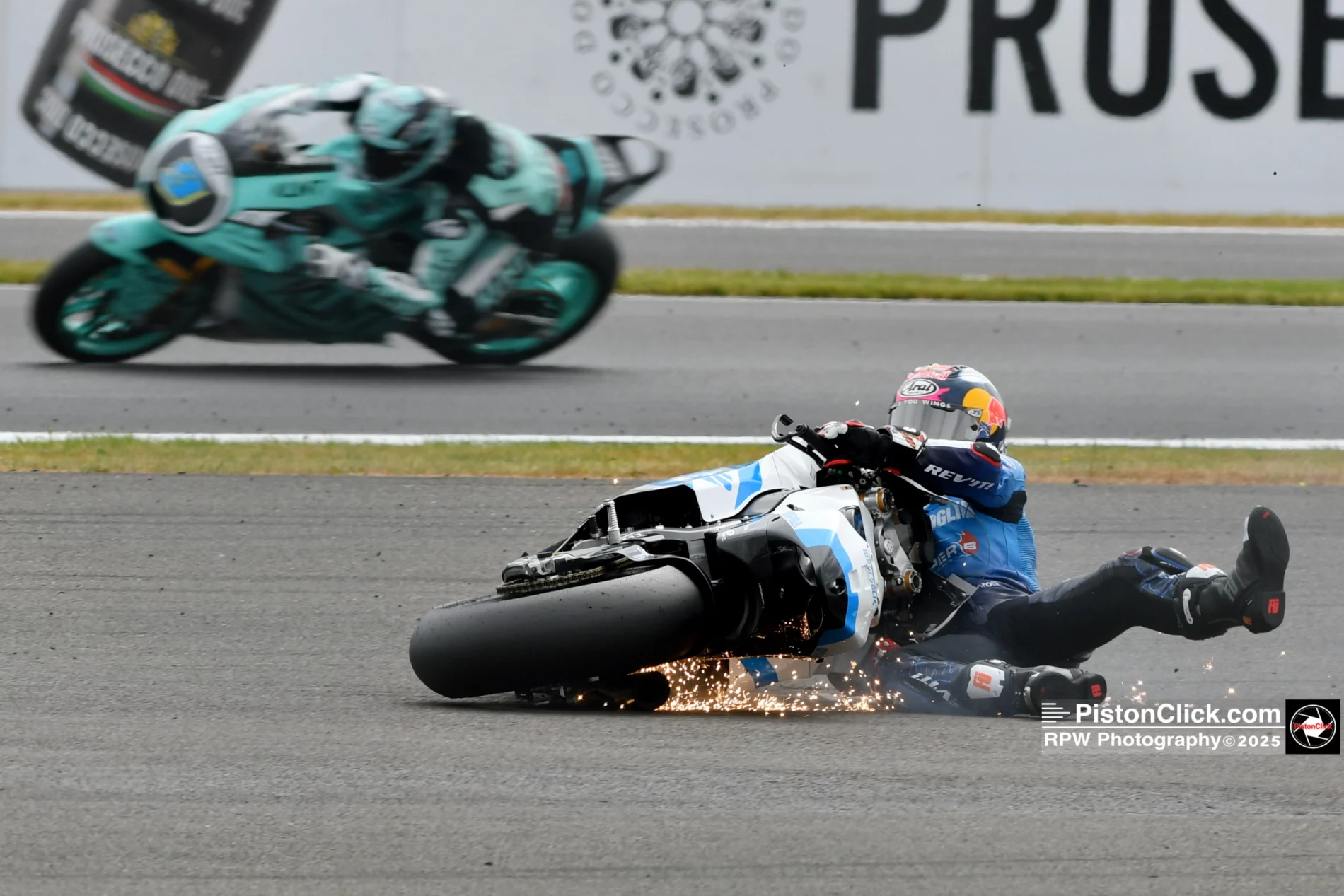 Ayumu Sasaki crashes in Moto2 at Silverstone 2025