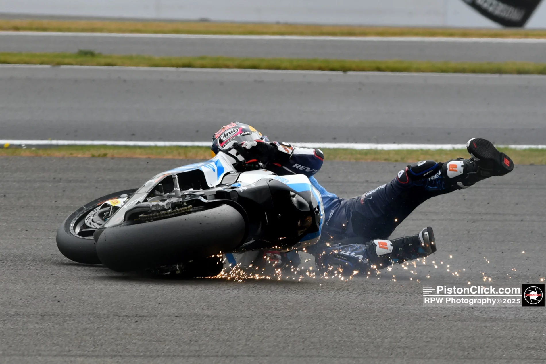 Ayumu Sasaki crashes in Moto2 at Silverstone 2025