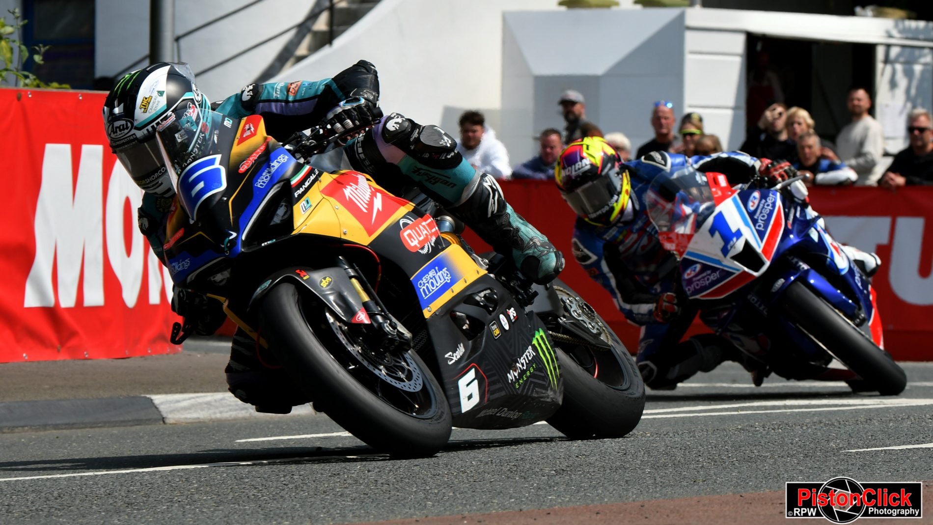 Michael Dunlop gets his 32d wi at the TT