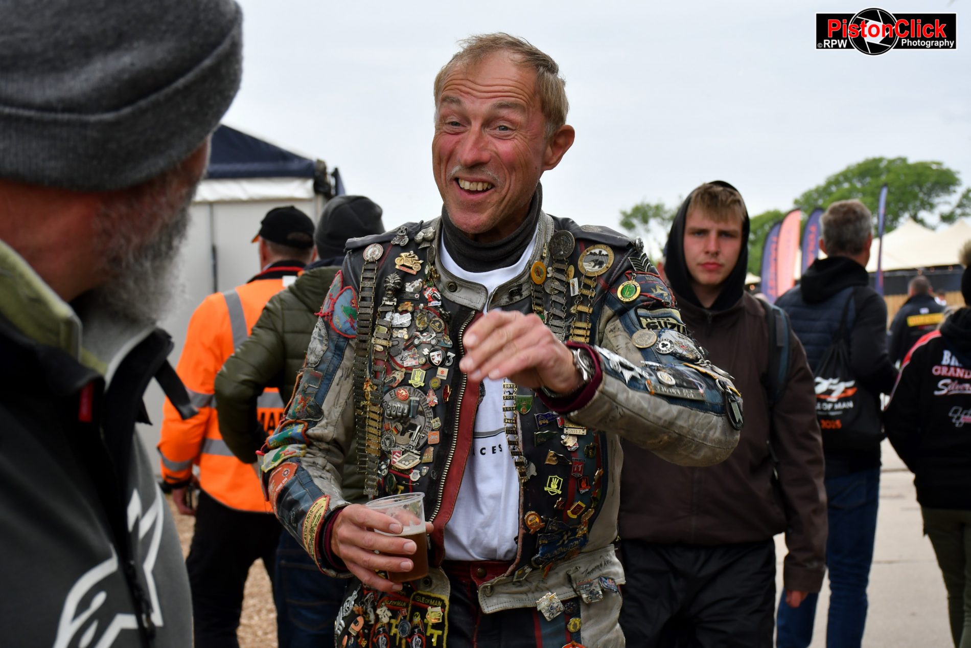 Wheelie-Koni! superfan at the IoM TT