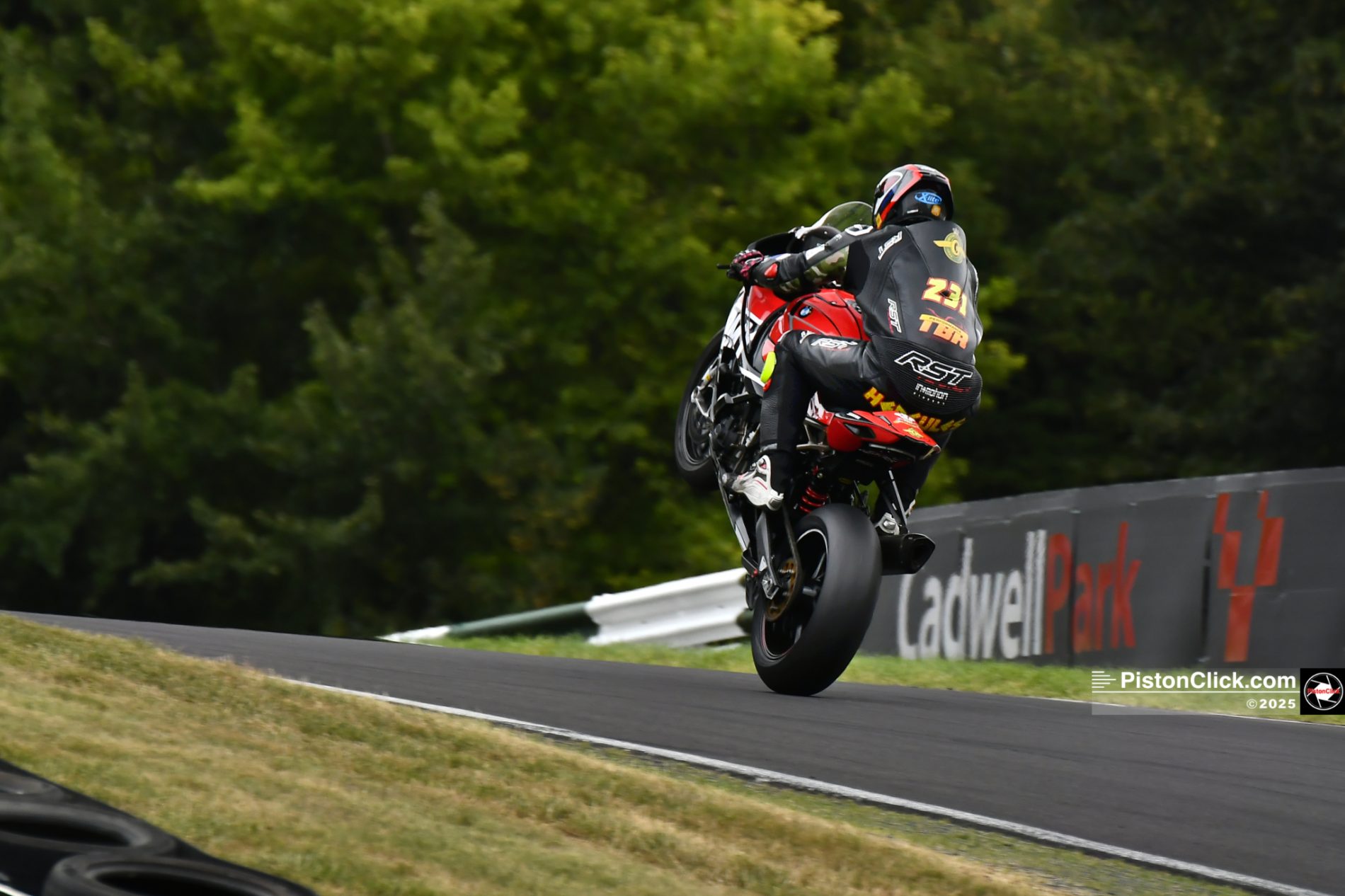 Nikon x2 teleconverter fitted to a 70-200mm f2.8 motorsport lens