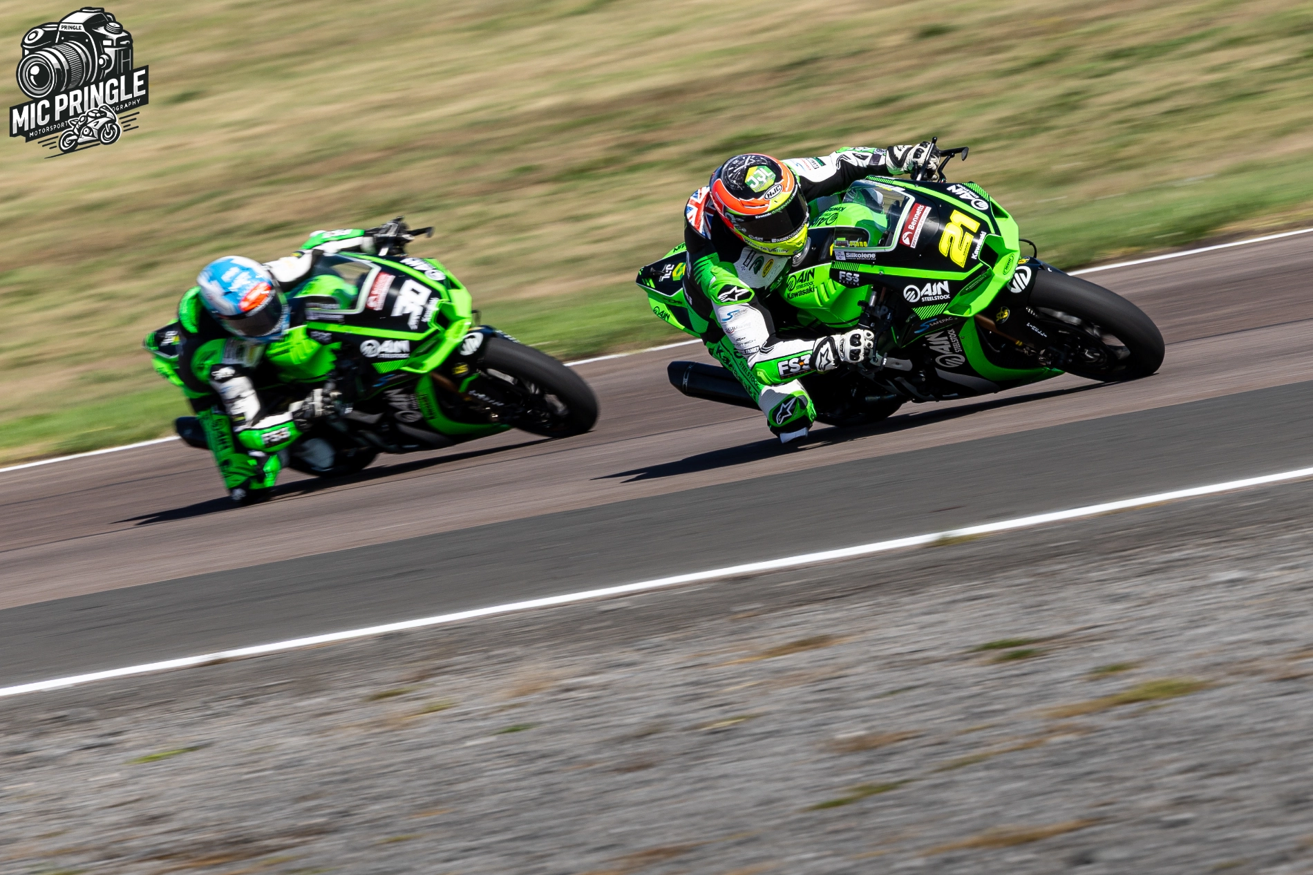 BSB Thruxton Christian Iddon in fourth place and AJN Steelstock Kawasaki teammate Max Cook fifth.