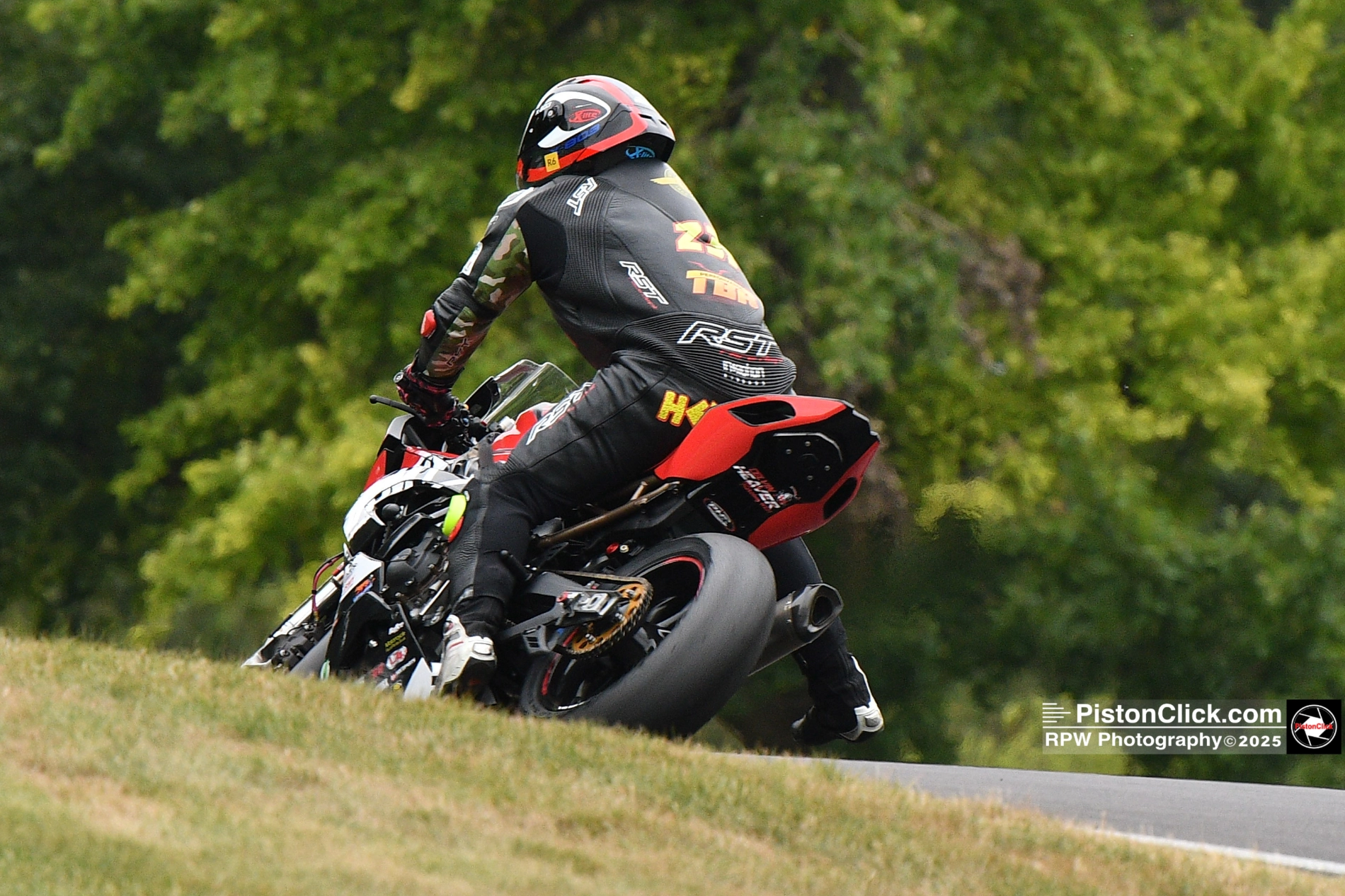No Limits motorcycle racing Cadwell Park