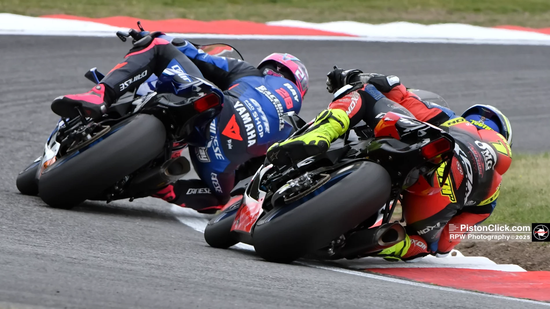 Ray and Ryde battle it out at BSB Cadwell Park