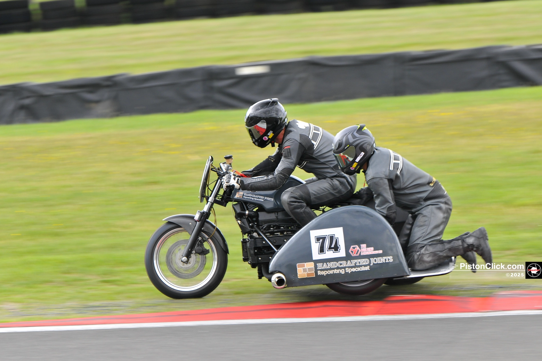 McCAIN / SCAWTHORN BEARS sidecars at Cadwell Park