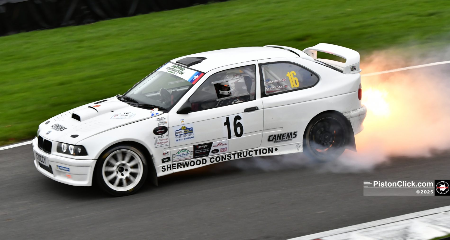 Tom Stockdale and Neil Chambers in the BMW Compact 3V6