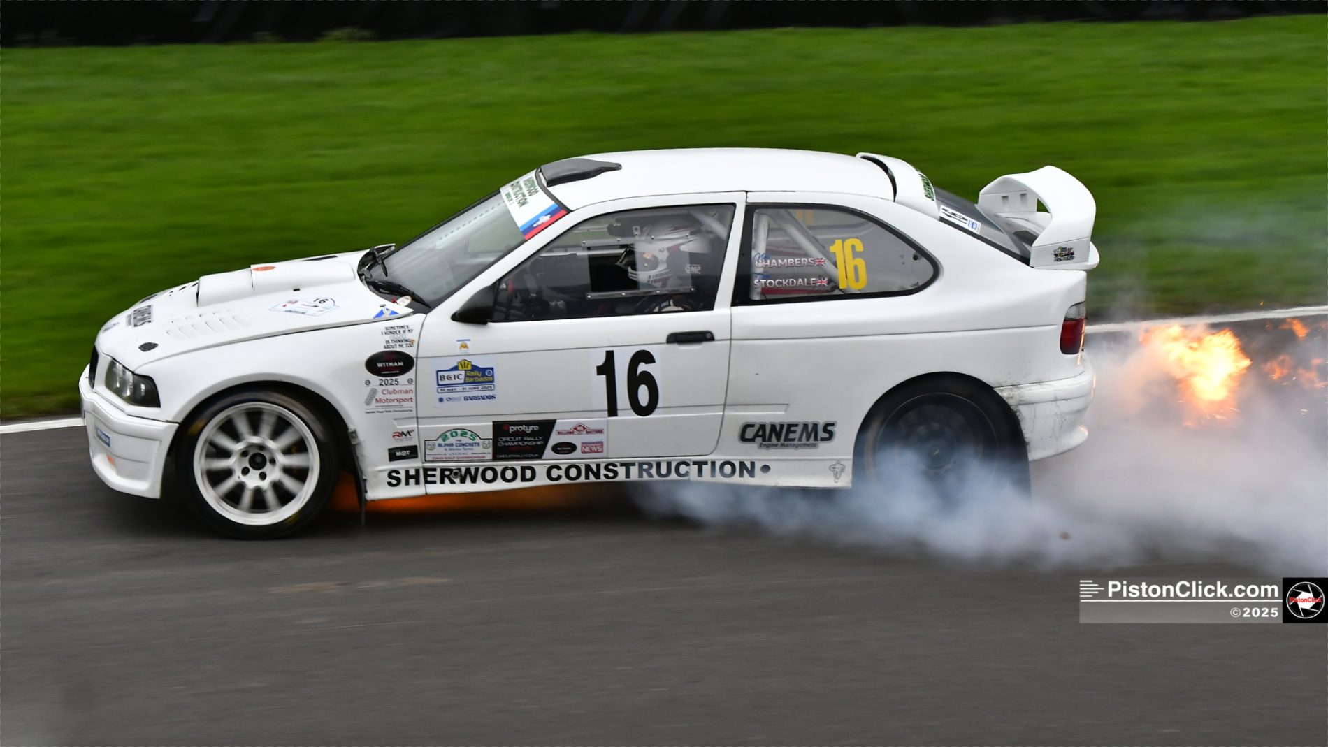 Tom Stockdale and Neil Chambers in the BMW Compact 3V6