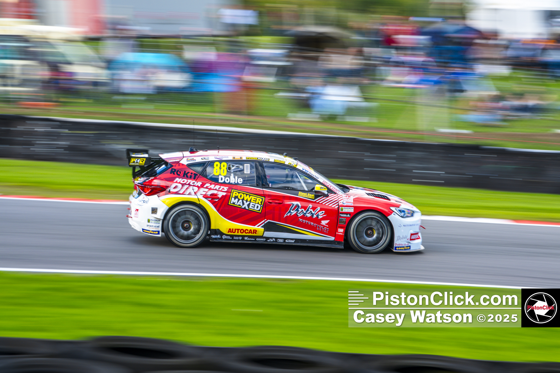 Using a 70-200mm lens at Brands Hatch