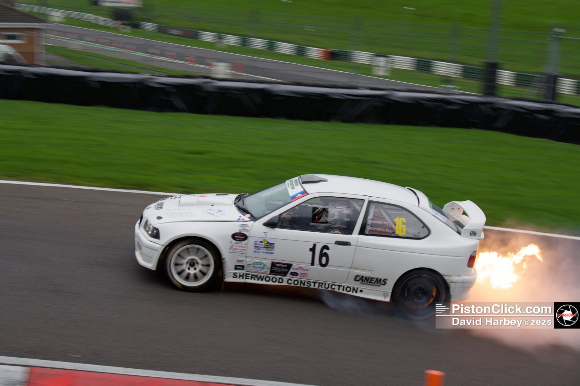 Tom Stockdale and Neil Chambers in the BMW Compact 3V6