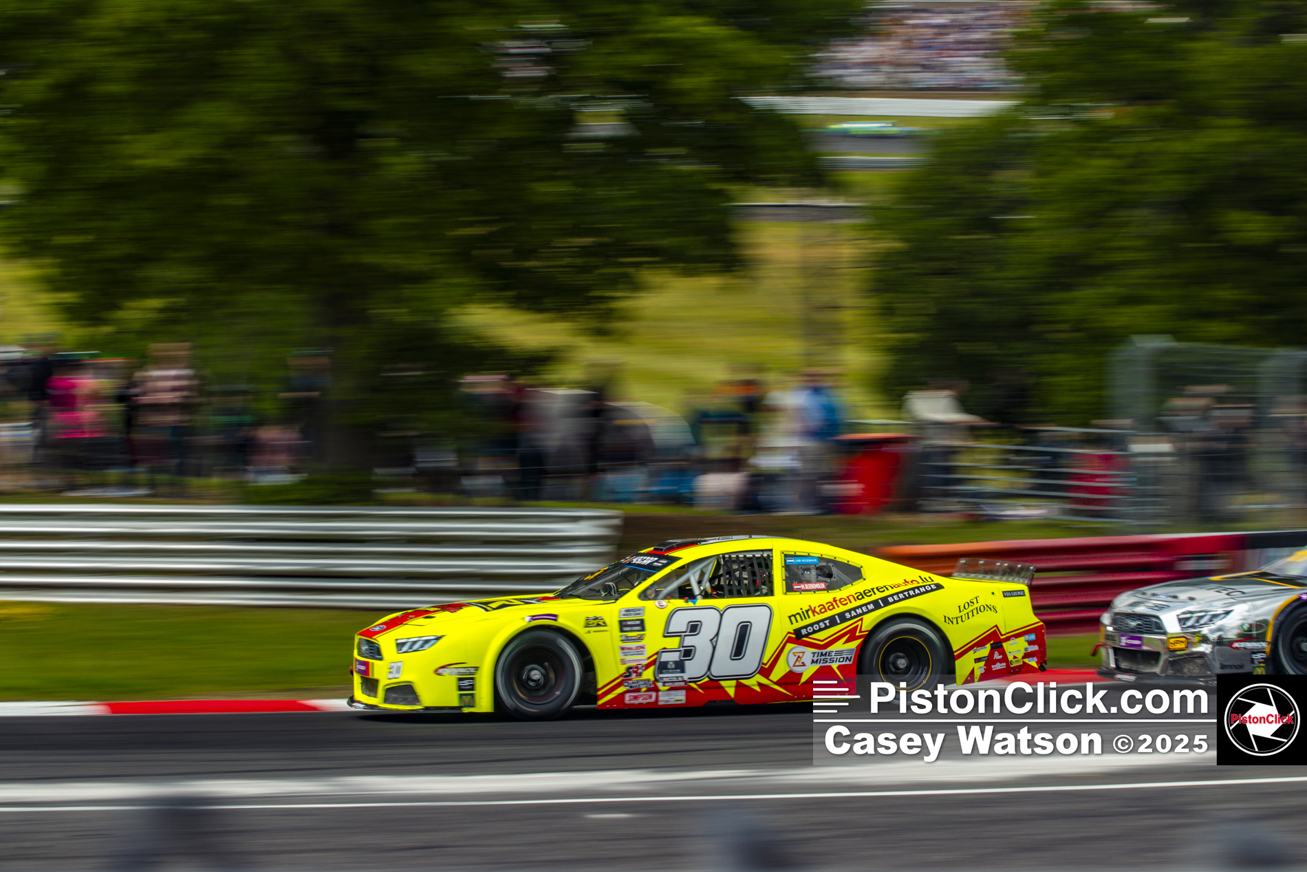 Using a 70-200mm lens at Brands Hatch