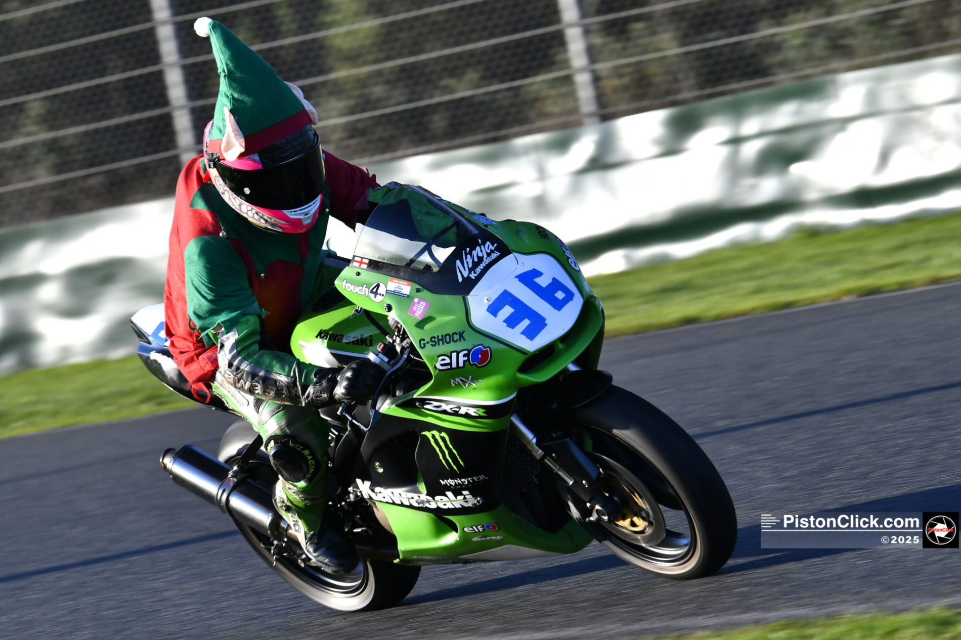 Motorcycle racing at the Plum Pudding Race at Mallory Park