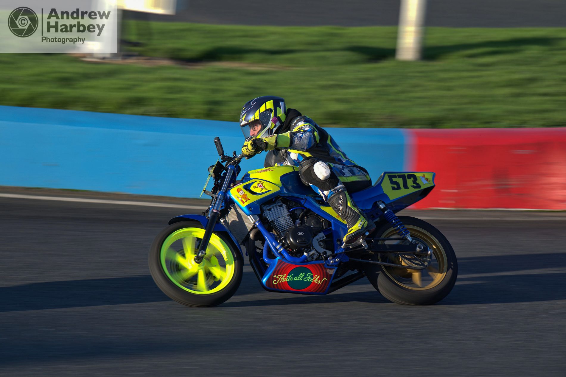 Honda CB 500 racing at Mallory Park