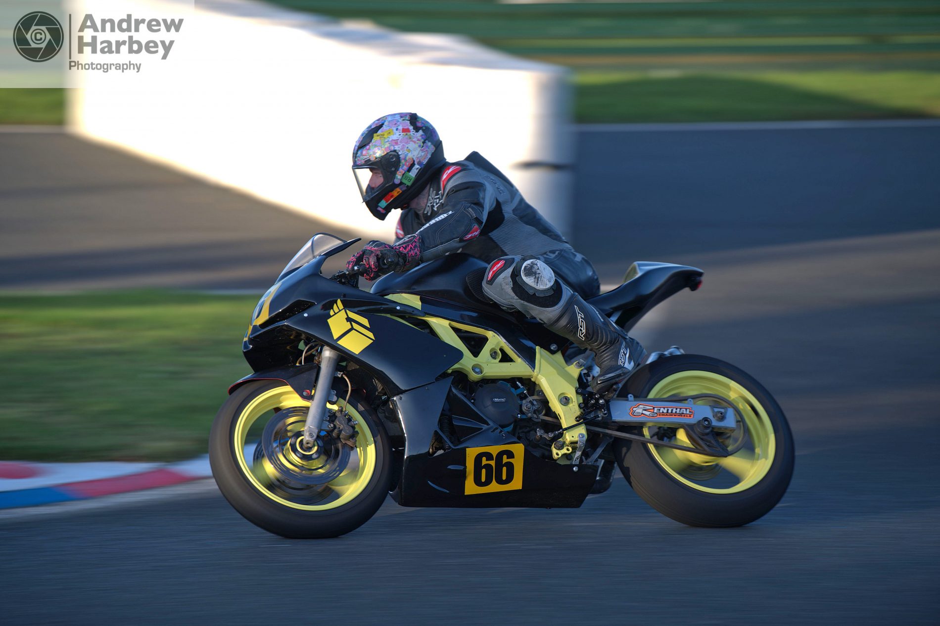 Motorcycle racing at the Plum Pudding Race at Mallory Park