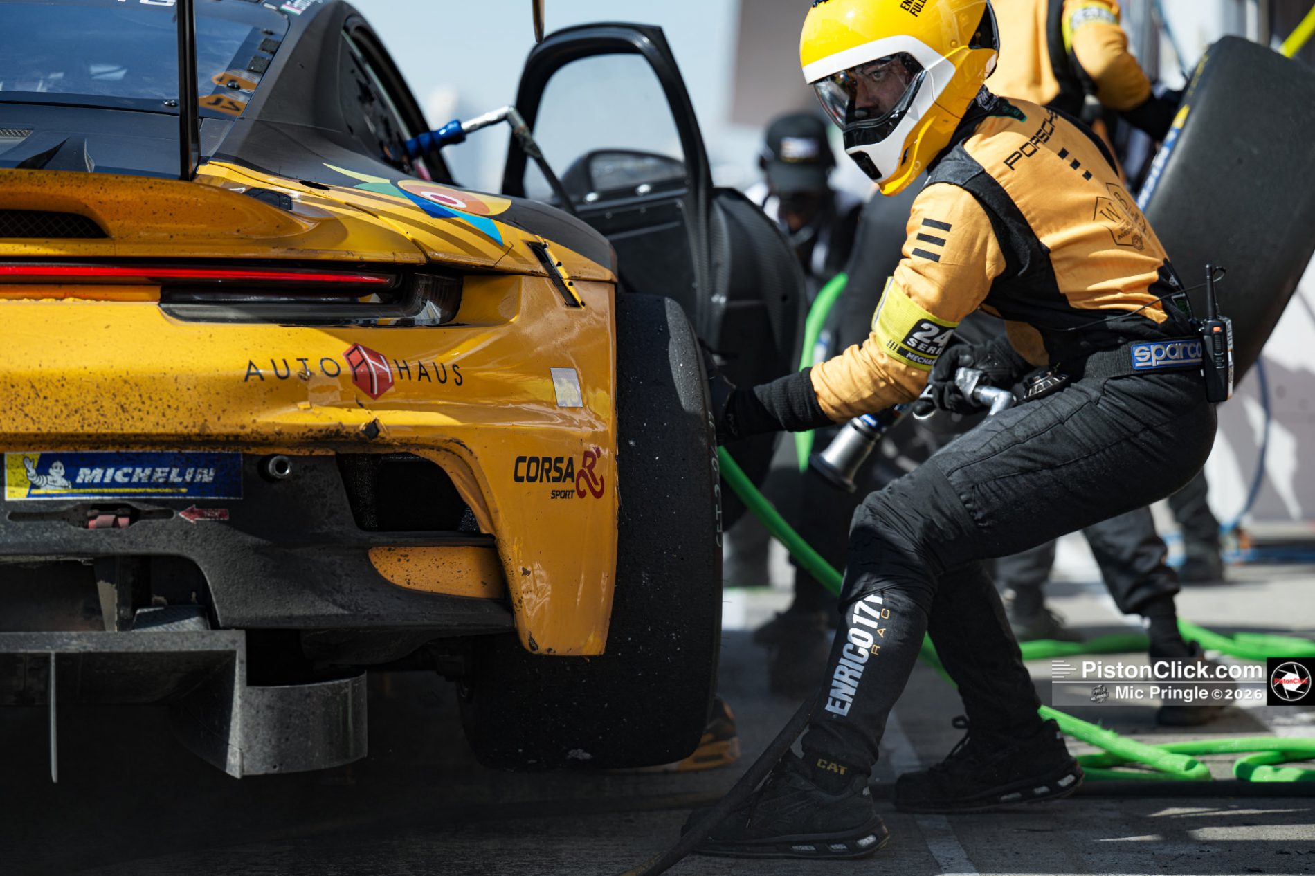 Pit crew Dubai Autodrome