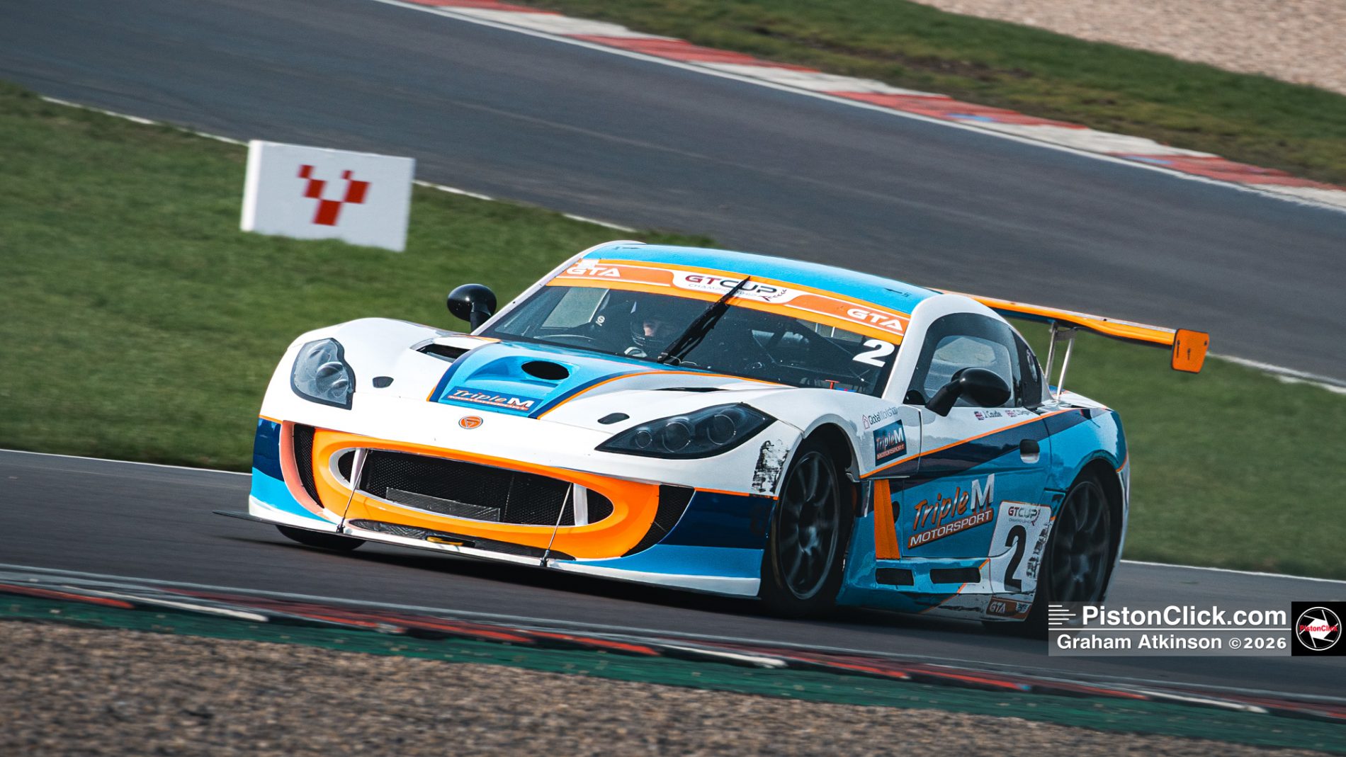 Harry Yule racing a Ginetta G55