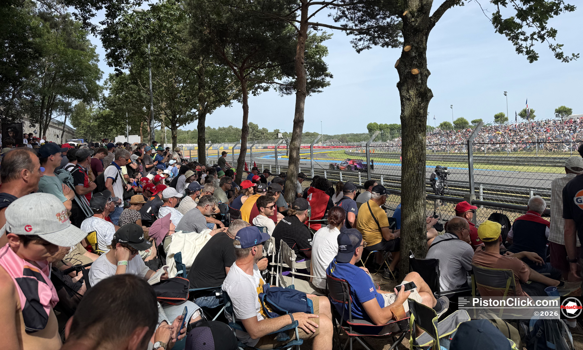 Crowed Le Mans