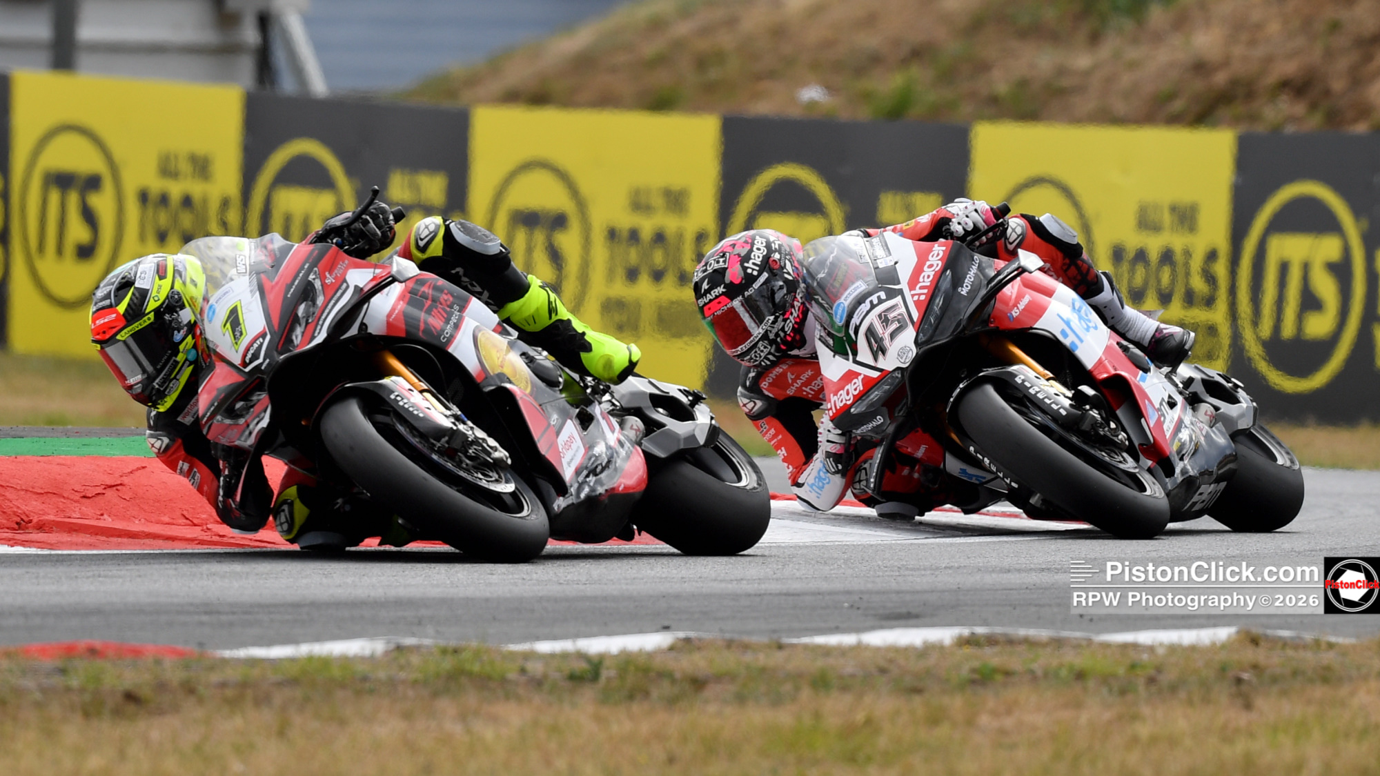 Ryde and Redding battle it out at Snetterton