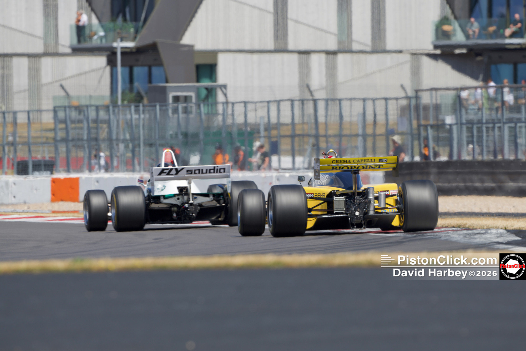Comparing Spectator and Media Photography