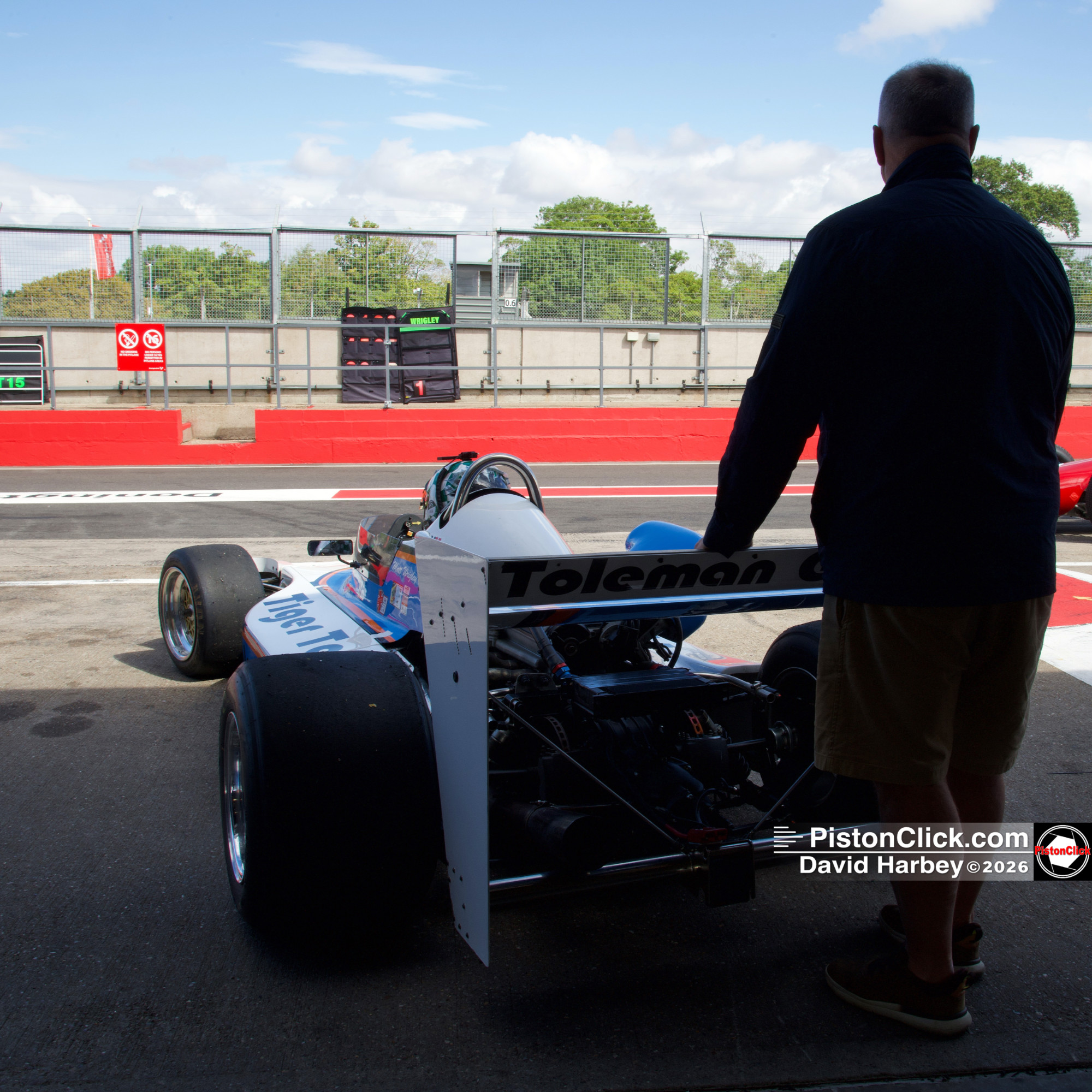 F2, mike Wrigley, Photographing test days at Donington Park