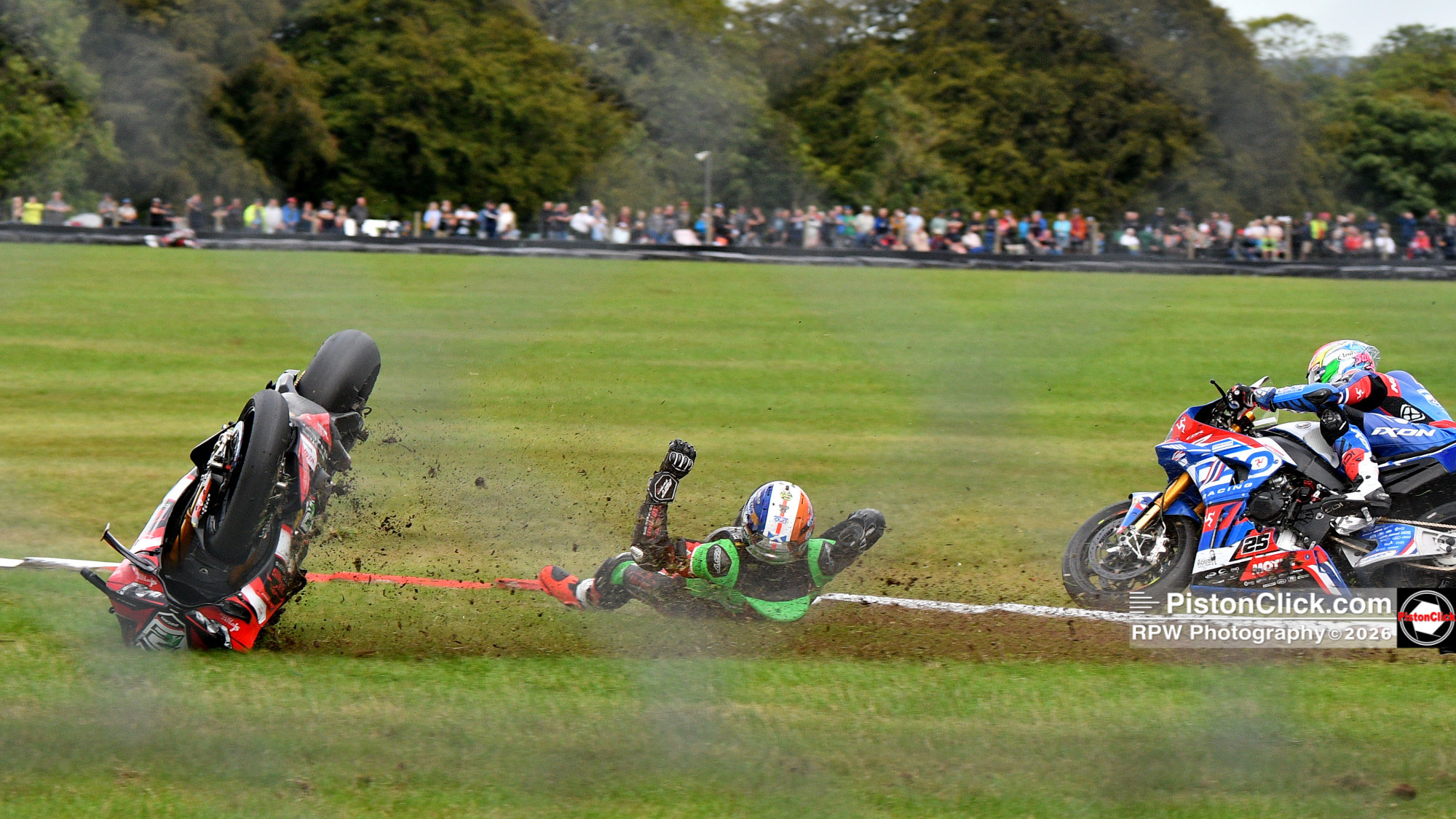 Glenn Irwin Crash BSB Cadwell Park 2026