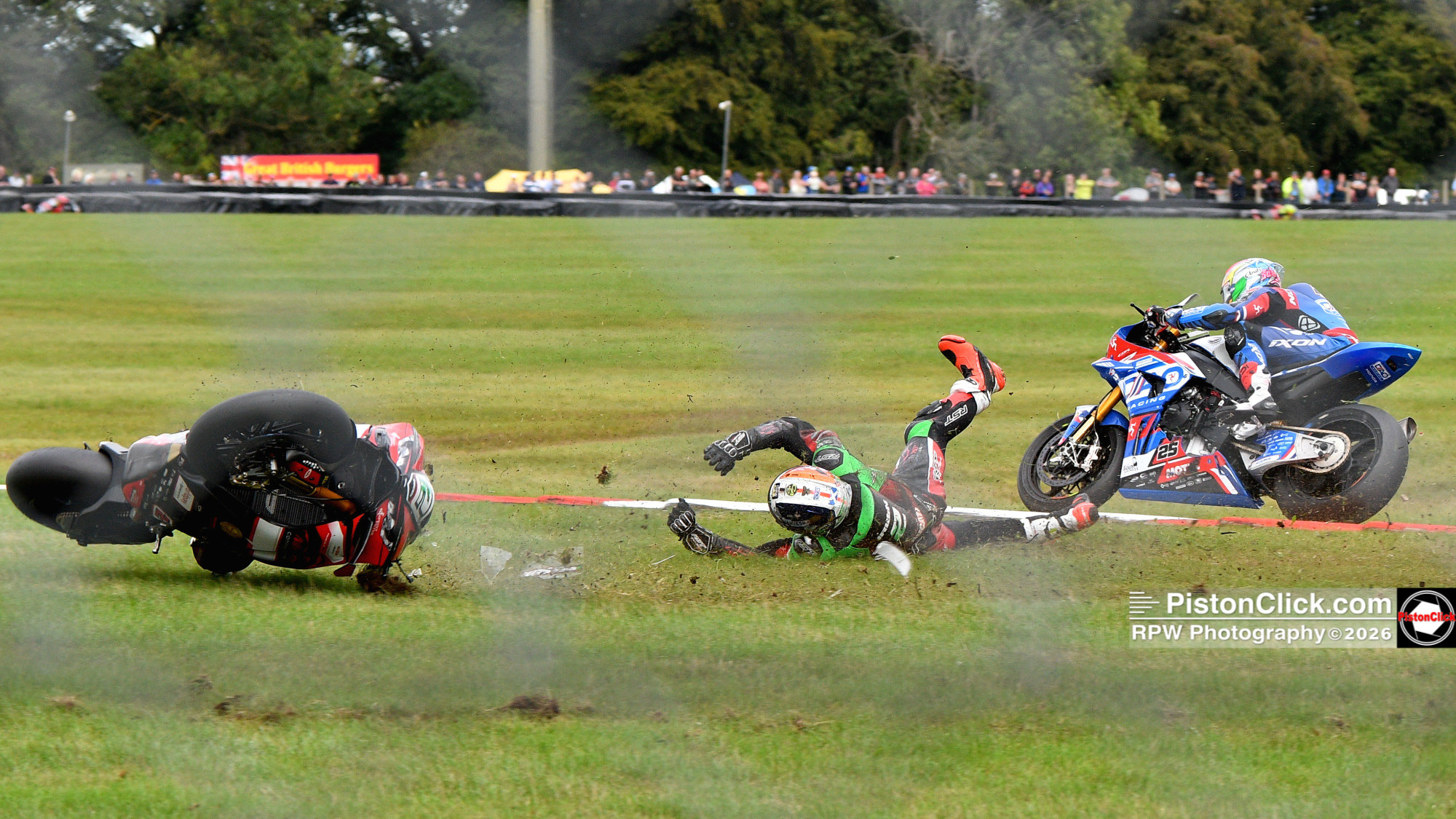 Glenn Irwin Crash BSB Cadwell Park 2026