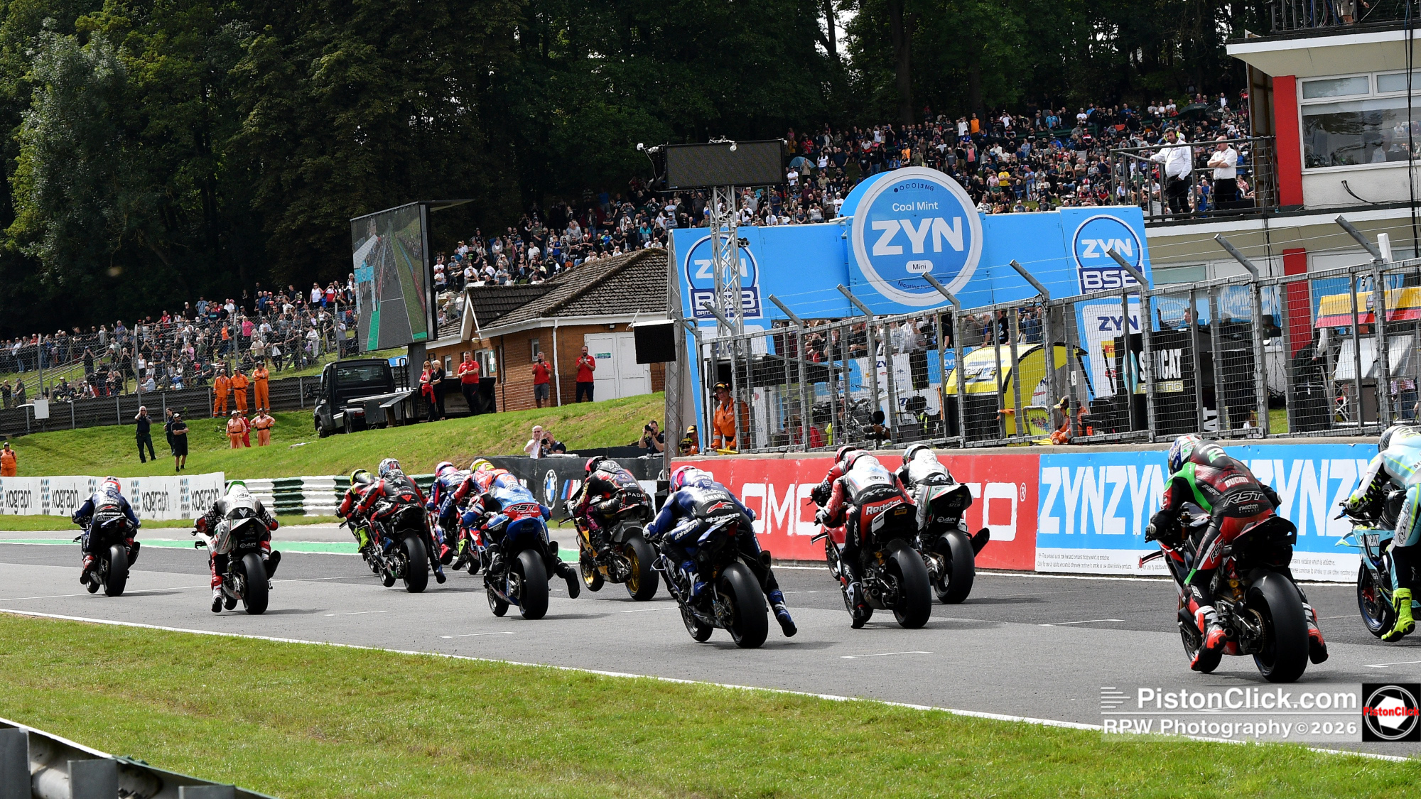 Ryan Vickers wins at BSB Cadwell Park 2026