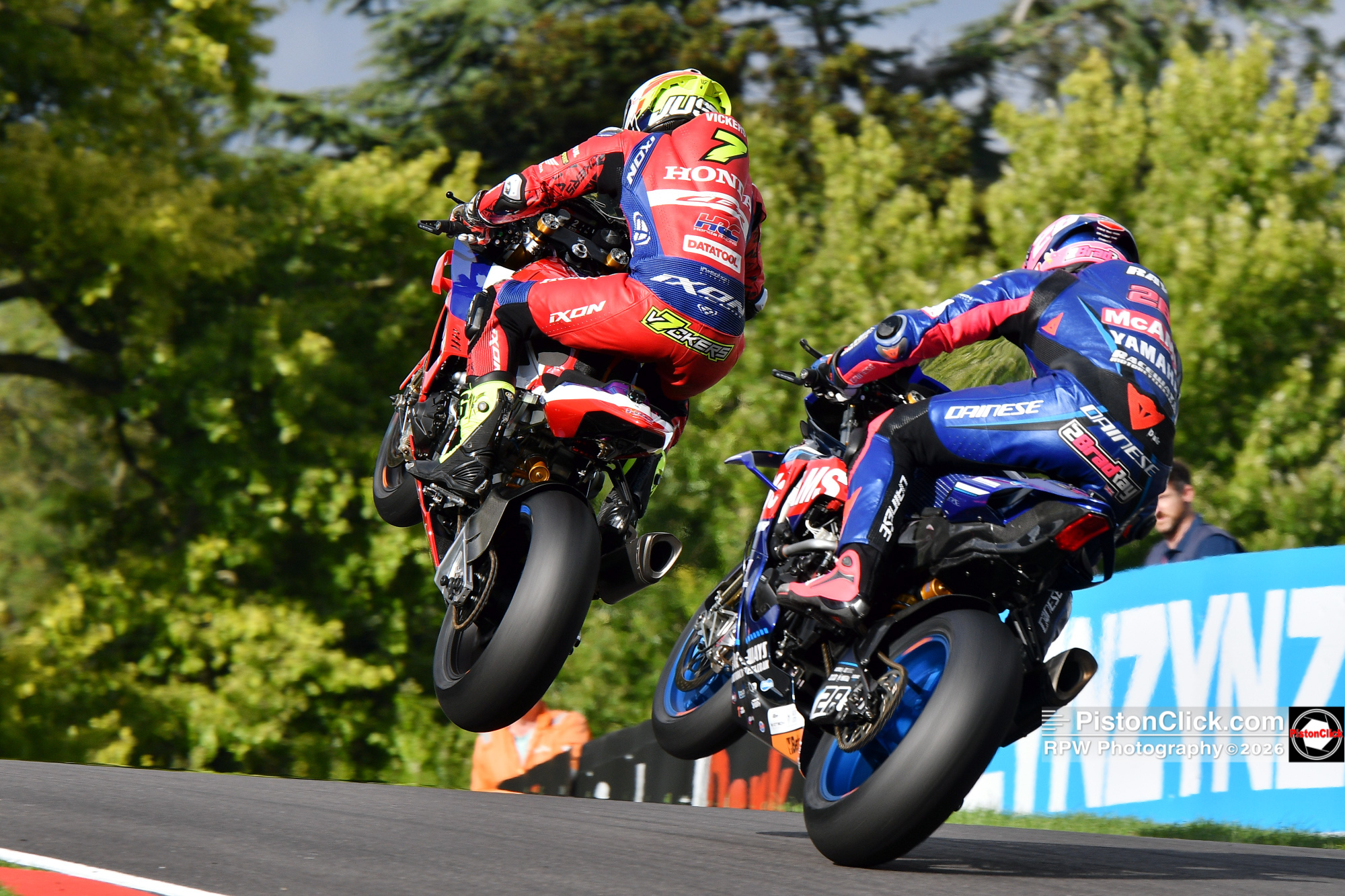 Ryan Vickers wins at BSB Cadwell Park 2026