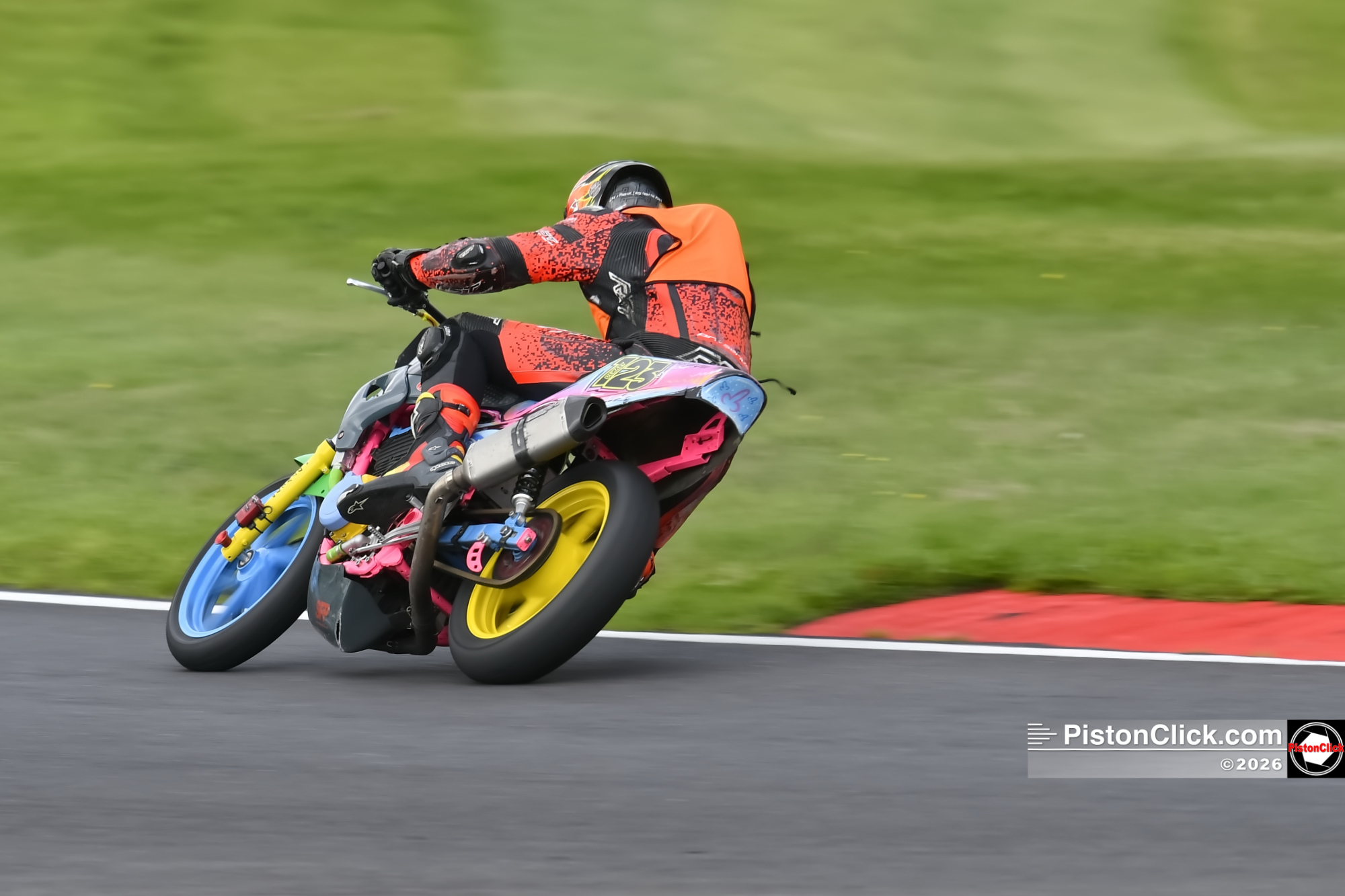 Honda CB500 at Cadwell Park BHRC