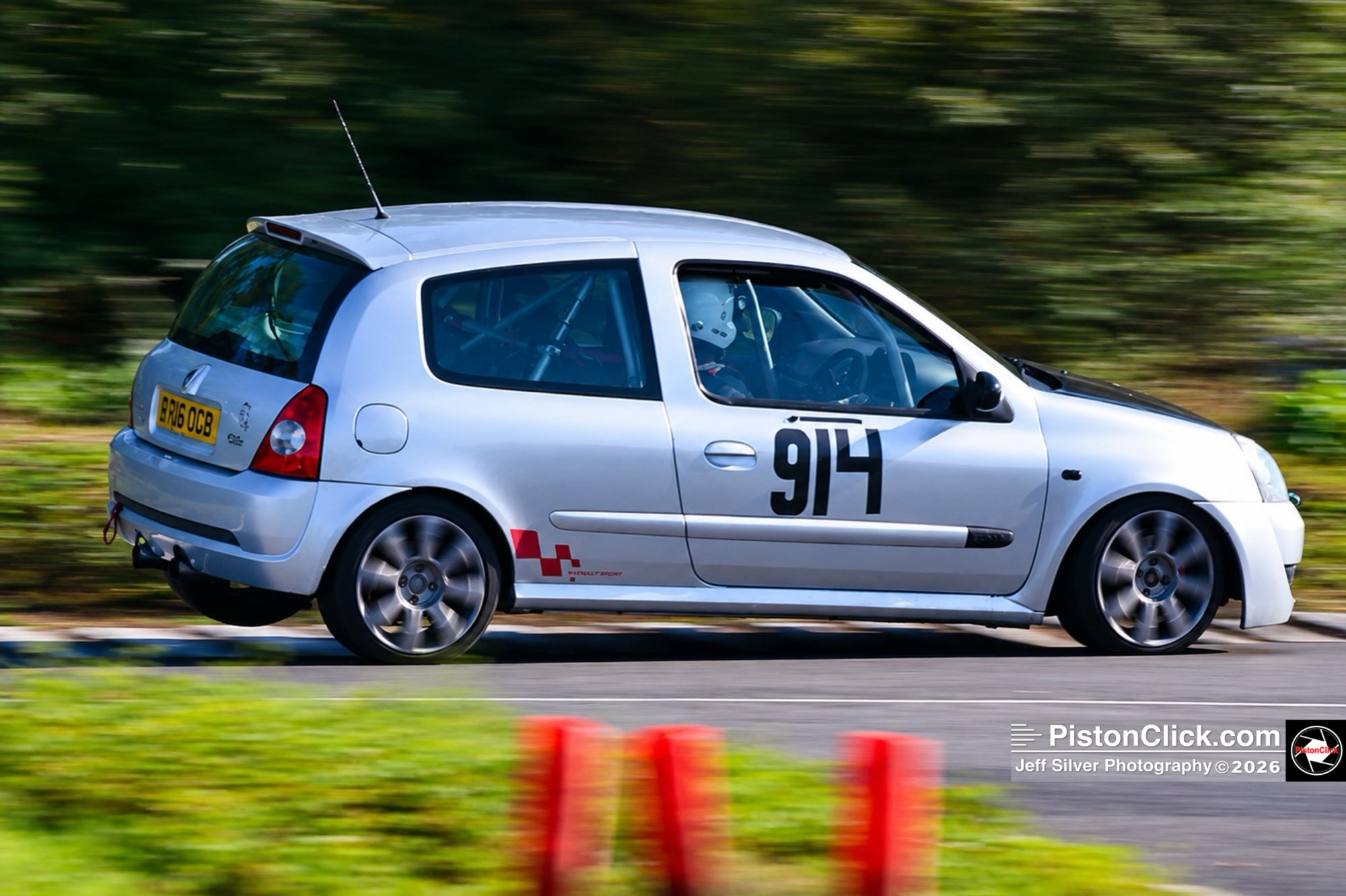 Peter Gabbatiss, driving the number 914 Renault Clio 182