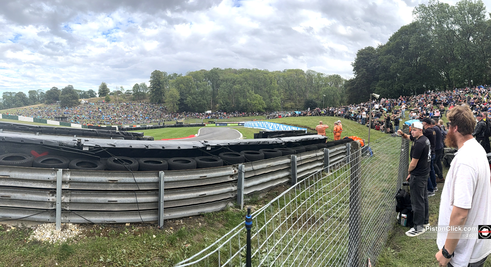 Crowds at Cadwell Park for the BSB meeting