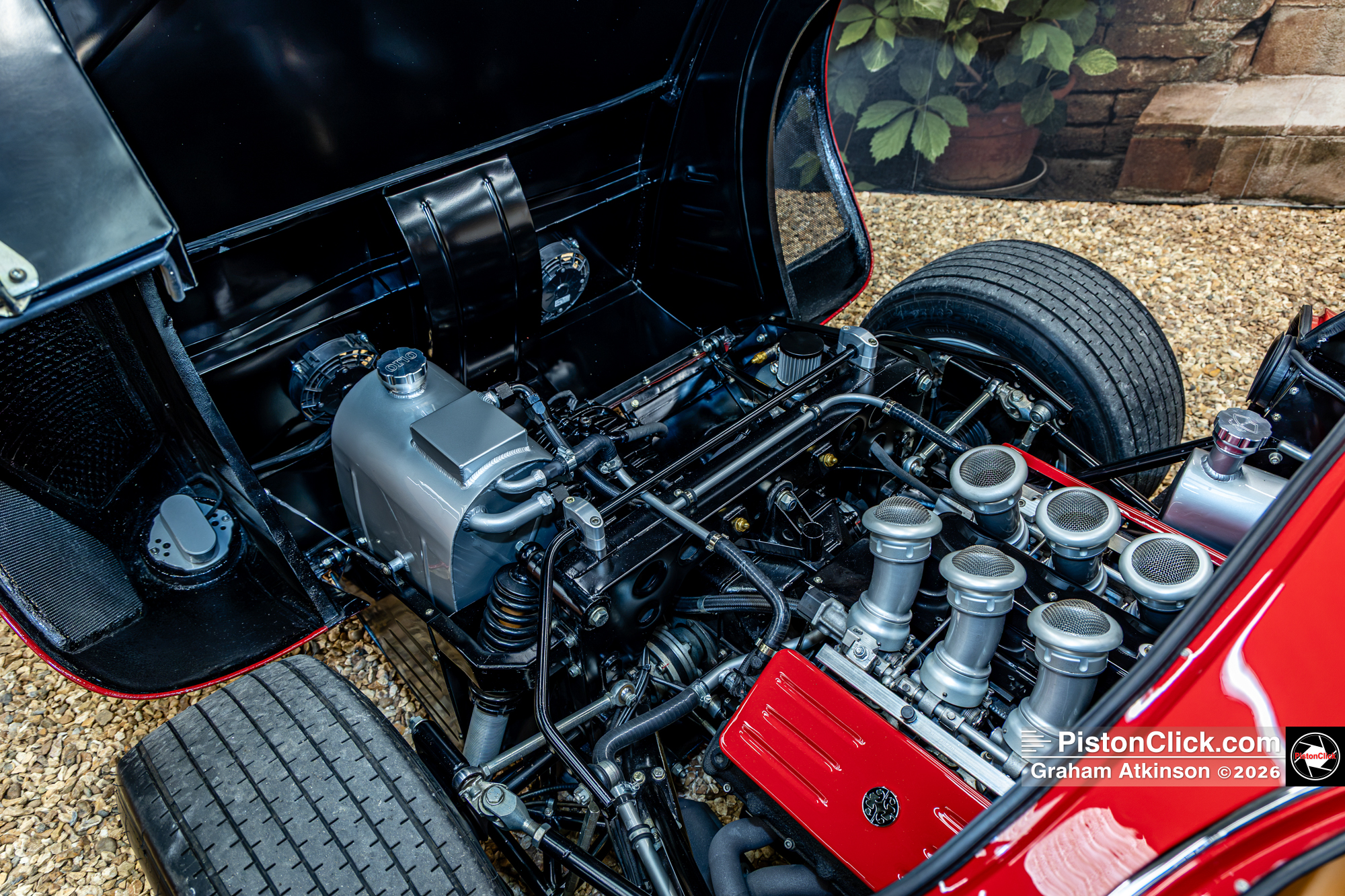 4.2-litre Maserati V8 in a R33
