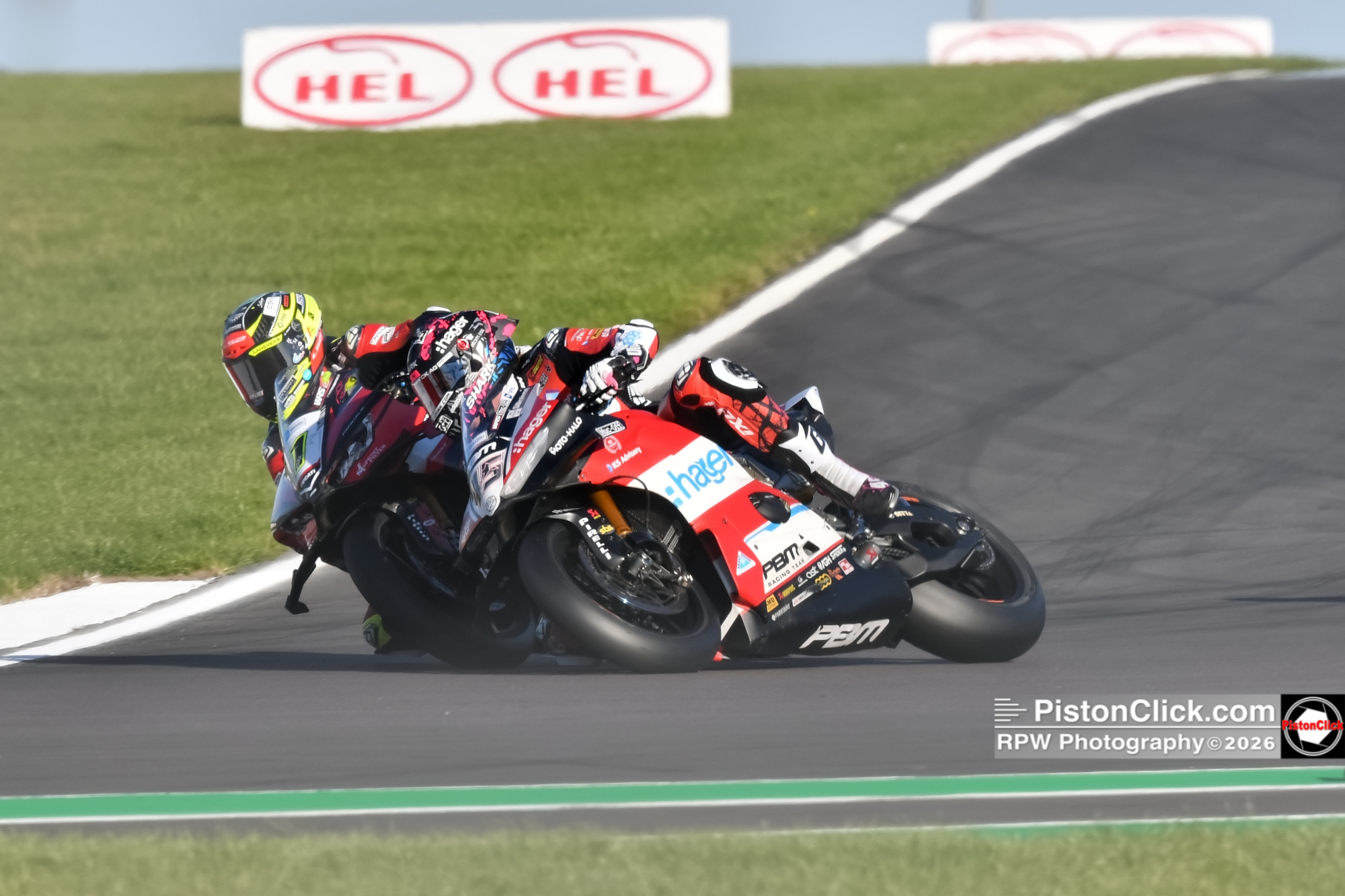 Ryde and Redding at the Melbourne Loop BSB Race 1 Donington Park